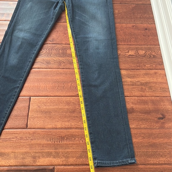 AG Adriano Goldschmied The Prima Mid-Rise
Cigarette Size 27 Regular EUC - Picture 9 of 10